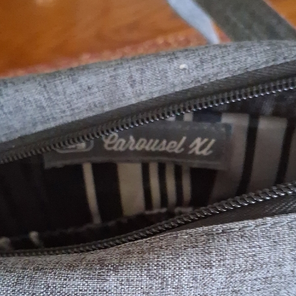 Stylish Gray Lug Carousel XL  Crossbody Bag - Picture 6 of 6